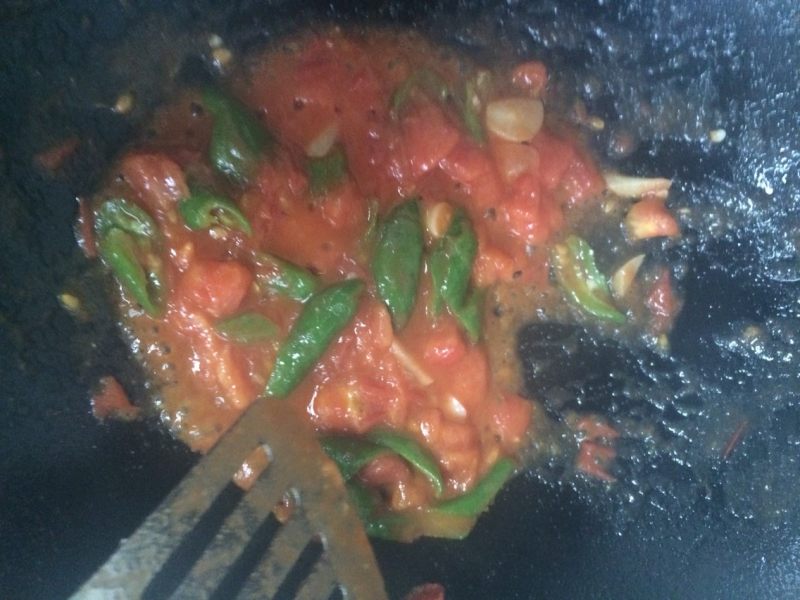 Steps for Cooking Tomato and Egg Noodles