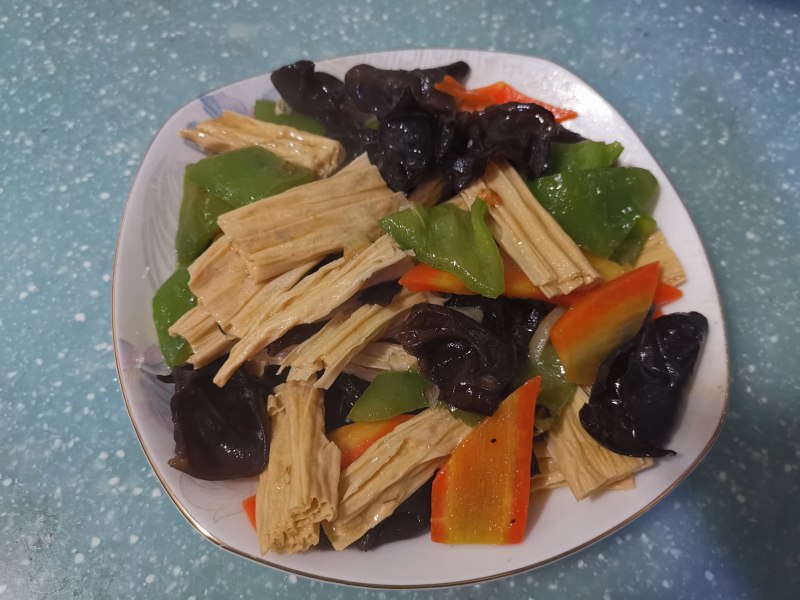 Stir-Fried Bean Curd and Black Fungus - Cooking Steps