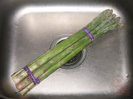 Steps for Cooking Bamboo Fungus and Asparagus