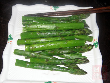 Steps for Cooking Bamboo Fungus and Asparagus