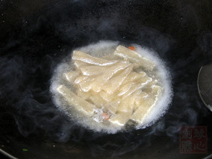 Steps for Cooking Bamboo Fungus and Asparagus