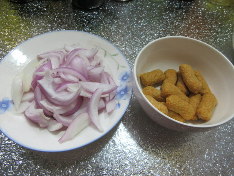 Steps to Make Sweet and Spicy Stir-Fried Onions