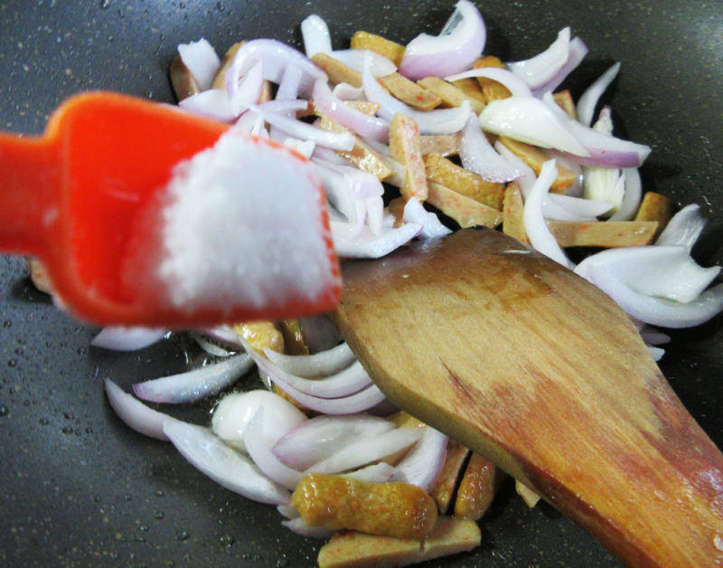 Steps to Make Sweet and Spicy Stir-Fried Onions