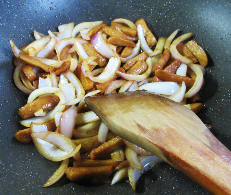 Steps to Make Sweet and Spicy Stir-Fried Onions