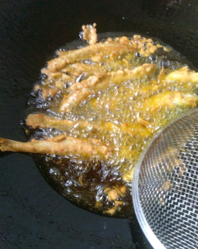 Steps for Making Crispy Fried River Fish