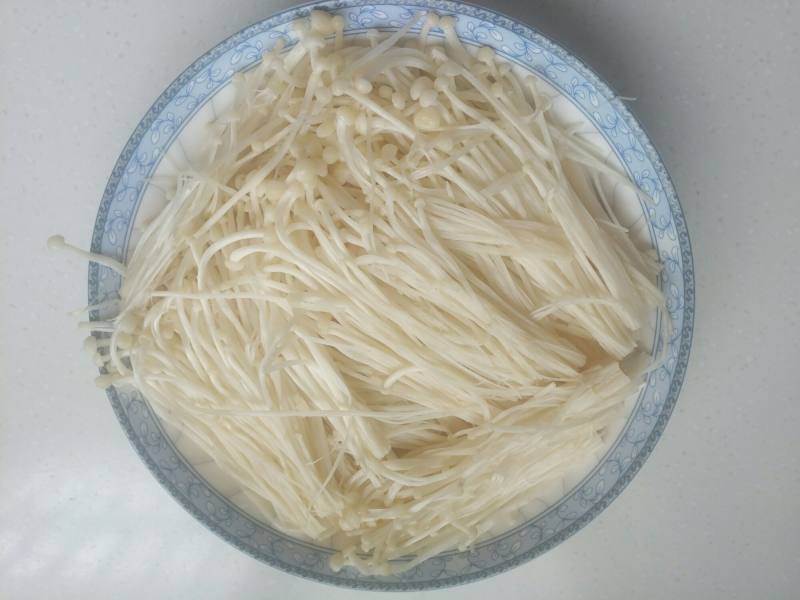 Steps for Cooking Microwave Enoki Mushroom