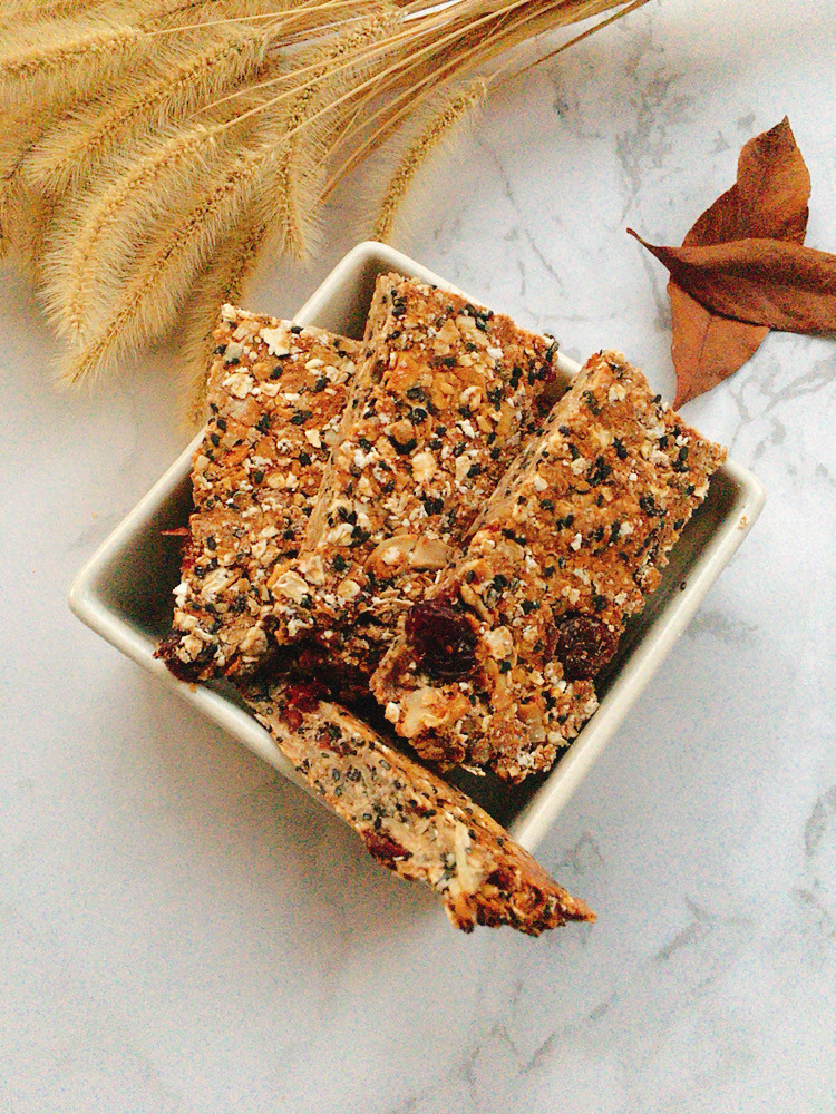 Almond Oat Energy Bars