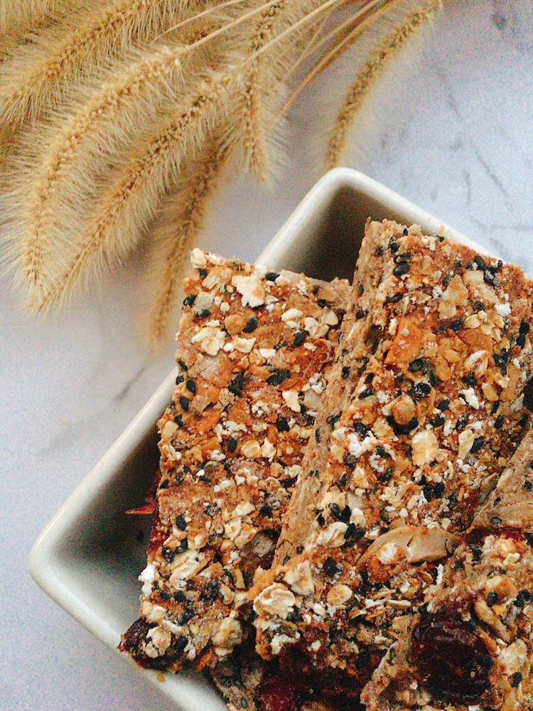 Almond Oat Energy Bars