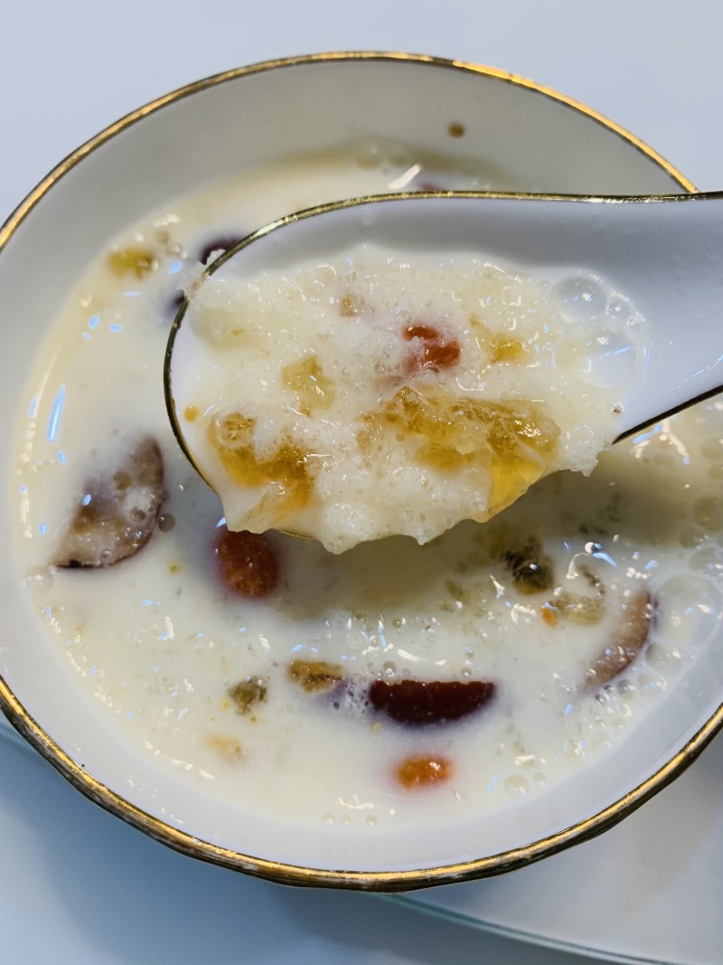 Snow Swallow and Peach Gum Stewed Milk