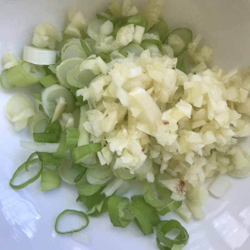 Steps for Making Stir-Fried Loofah with Walnut Oil