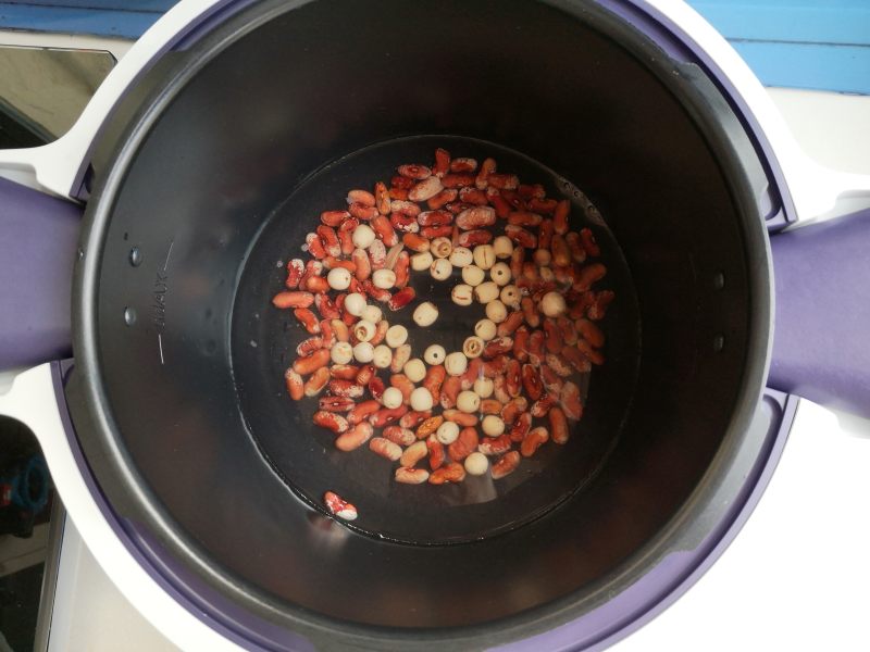 Steps for making Flower Bean Lotus Seed Rice