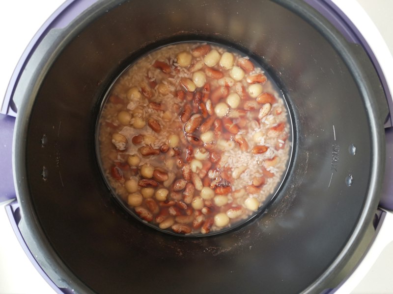 Steps for making Flower Bean Lotus Seed Rice