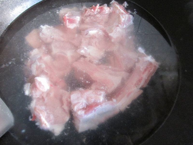 Steps for Making Carrot Lamb Bone Milk Soup