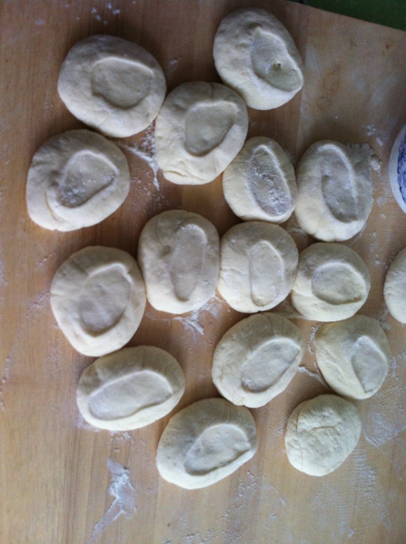 Steps for Making Garlic Chive Buns