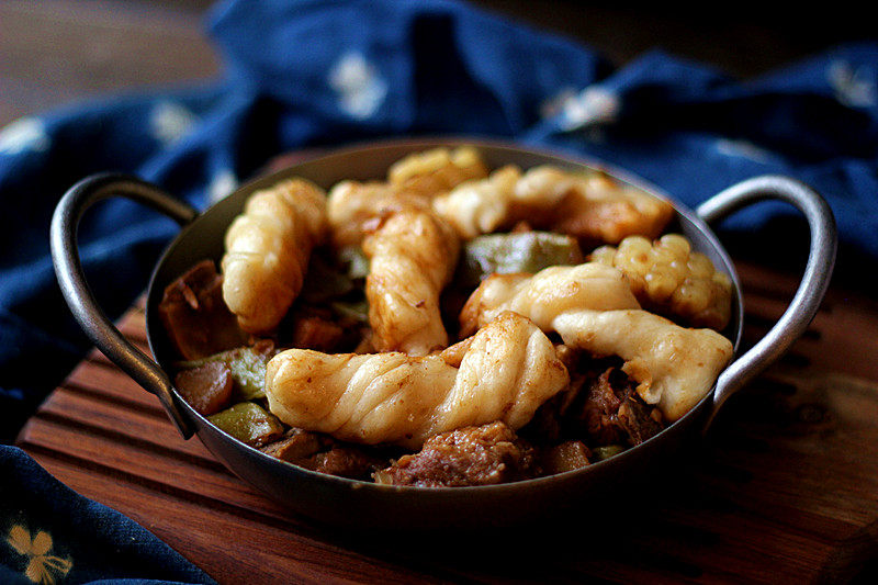 Main Dish and Side Dish in One Pot: Braised Pork Ribs with Green Beans and Rolled Buns