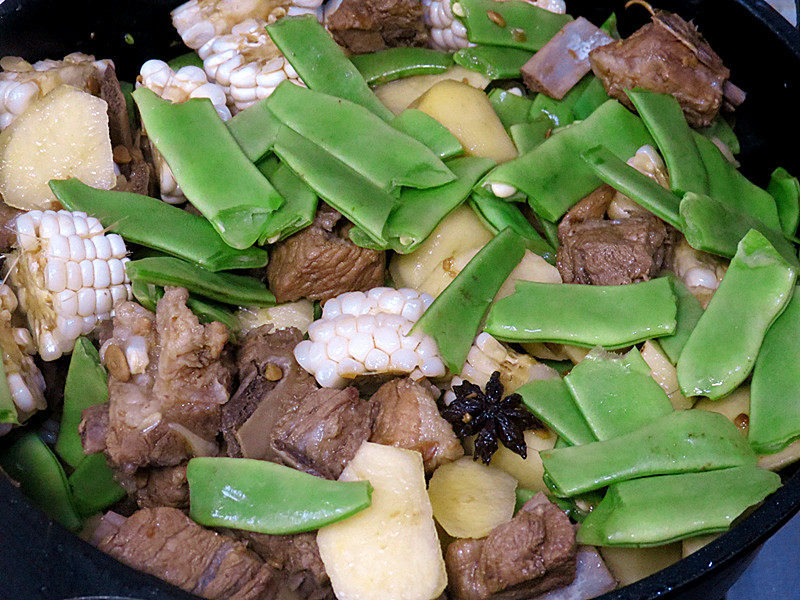 Main Dish and Side Dish in One Pot: Braised Pork Ribs with Green Beans and Rolled Buns - Cooking Steps