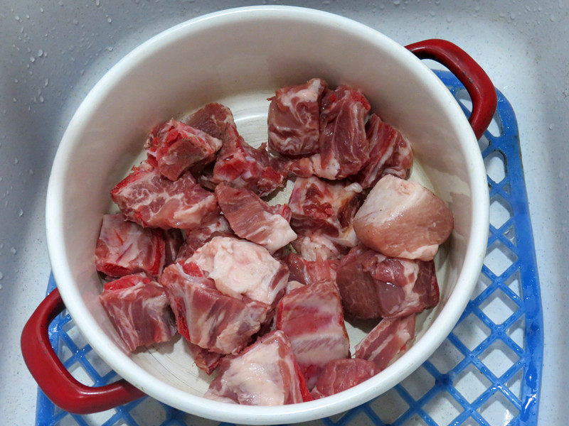 Main Dish and Side Dish in One Pot: Braised Pork Ribs with Green Beans and Rolled Buns - Cooking Steps