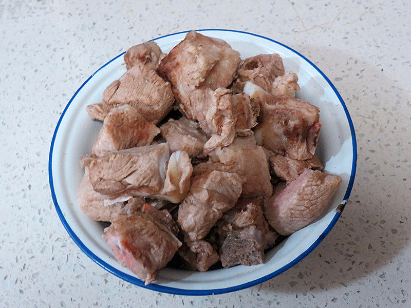 Main Dish and Side Dish in One Pot: Braised Pork Ribs with Green Beans and Rolled Buns - Cooking Steps