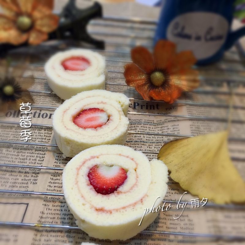 Steps for Making Strawberry Cake Roll