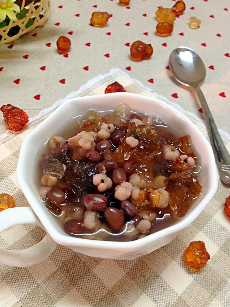 Peach Gum Coix Seed Red Bean Soup