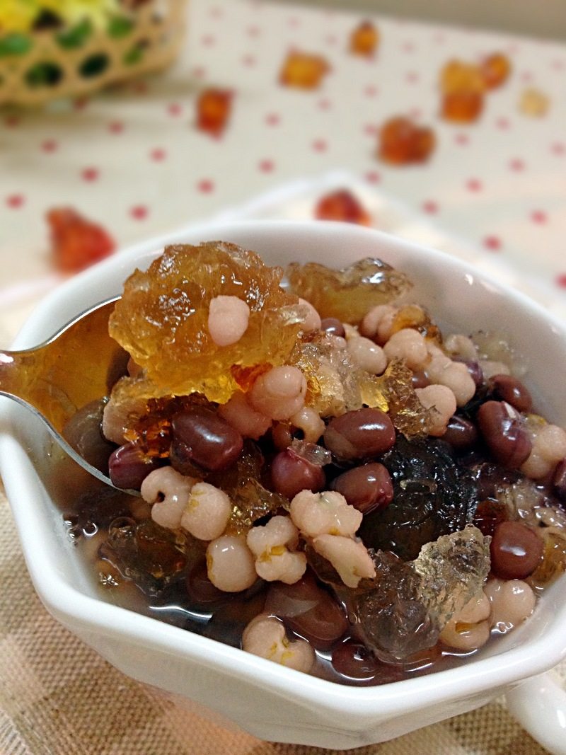 Peach Gum Coix Seed Red Bean Soup