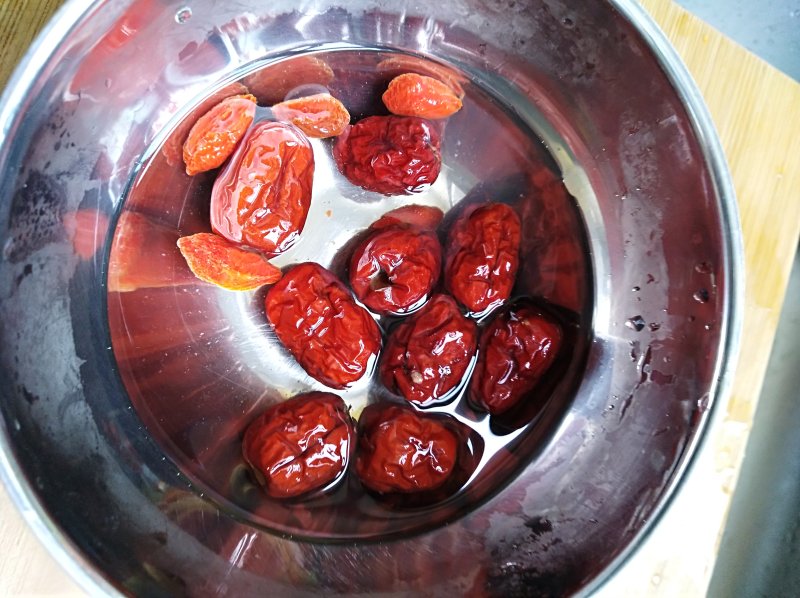 Postpartum Meal Series - Snow Swallow, Jujube, and Goji Berry Soup Cooking Steps