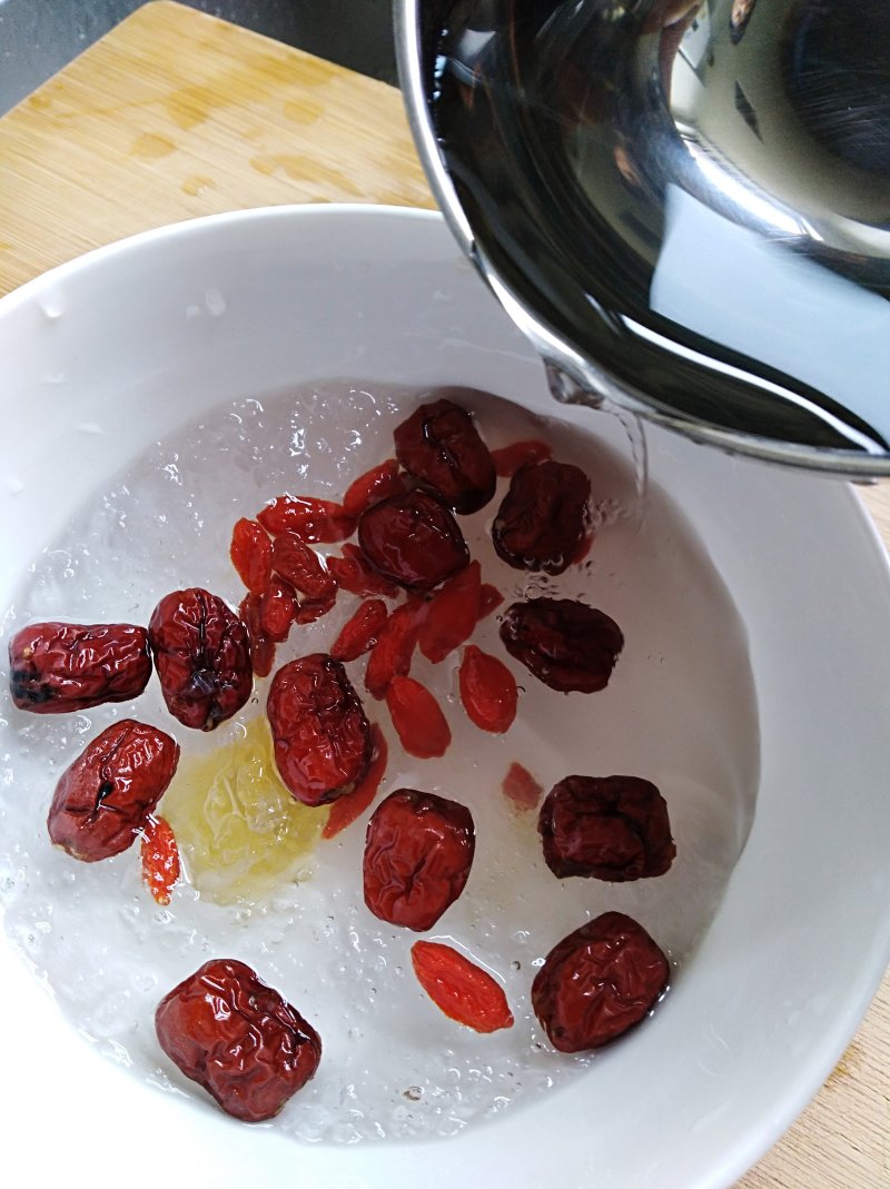 Postpartum Meal Series - Snow Swallow, Jujube, and Goji Berry Soup Cooking Steps