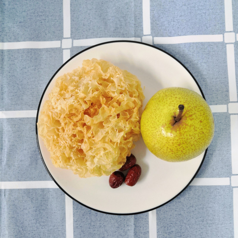 Steps for making Snow Pear and Tremella Sweet Soup