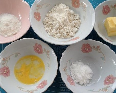 Steps for Making Coconut Cheese Tart