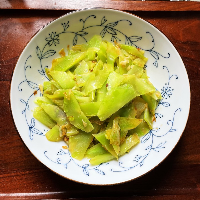 Steps for Stir-fried Bamboo Shoots with Walnut Oil