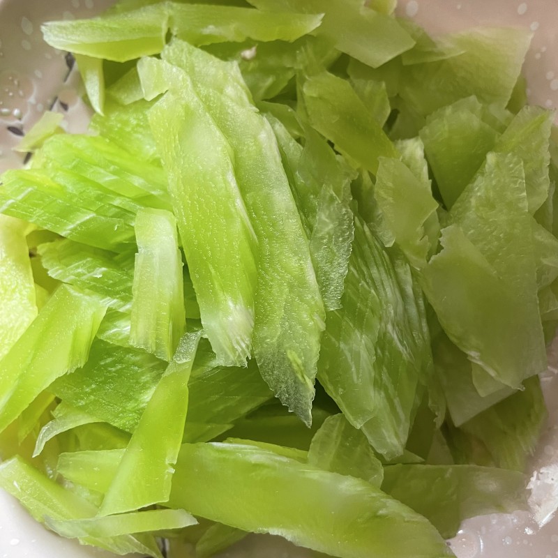 Steps for Stir-fried Bamboo Shoots with Walnut Oil