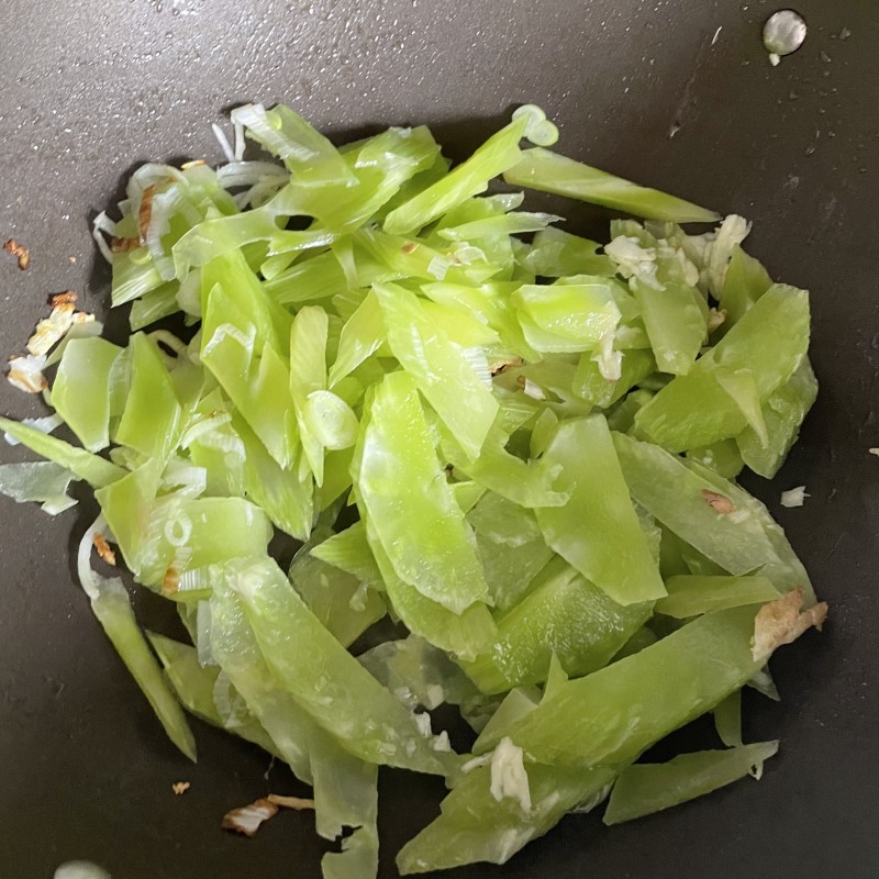 Steps for Stir-fried Bamboo Shoots with Walnut Oil