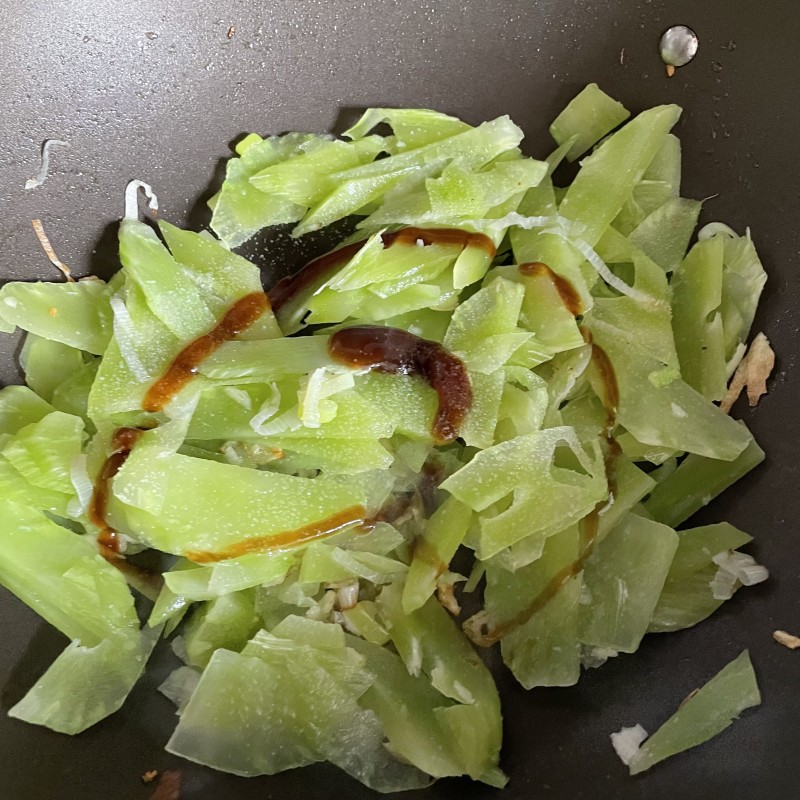 Steps for Stir-fried Bamboo Shoots with Walnut Oil