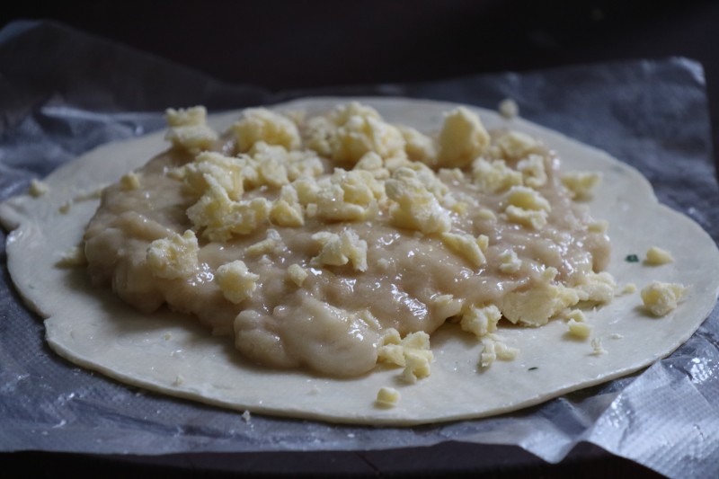 Steps for making Banana Lava Pizza