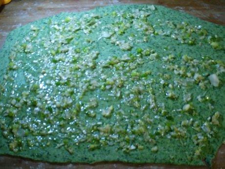 Steps for Making Scallion Spinach Roll