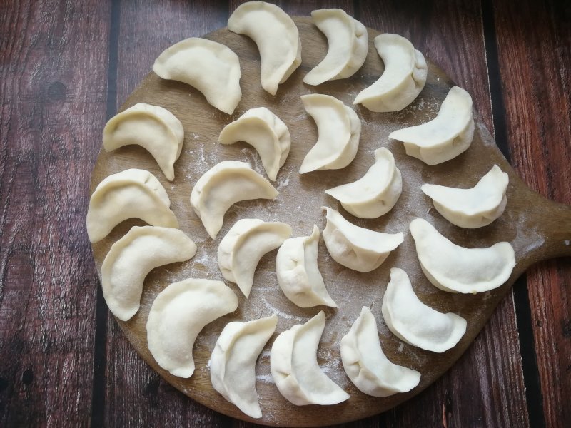 Steps for Making Chive and Mushroom Pan-Fried Dumplings