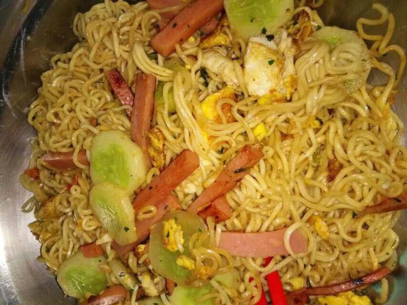 Cucumber Sandwich and Egg Fried Instant Noodles