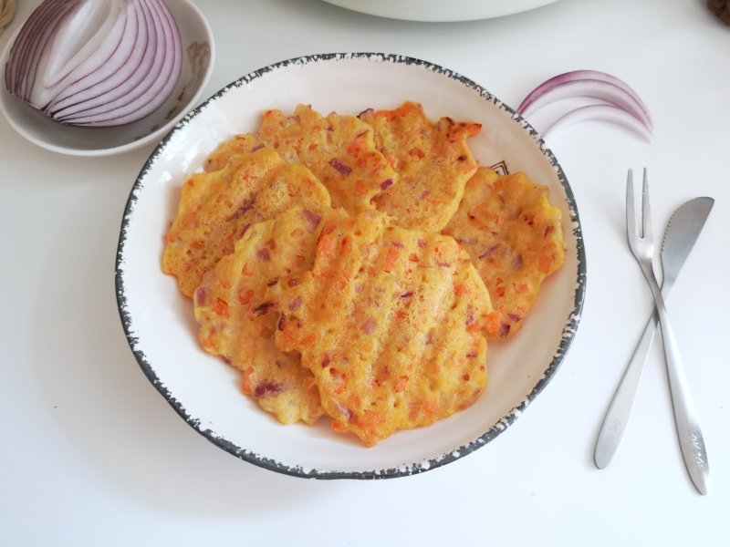 Steps for Making Onion Carrot Coarse Grain Pancake