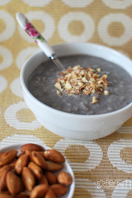 Almond Black Bean Residue Rice Porridge