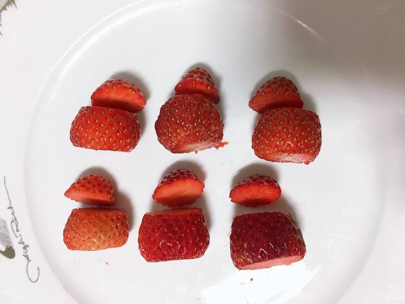 Step-by-Step Guide on How to Make Strawberry Cream Snowman