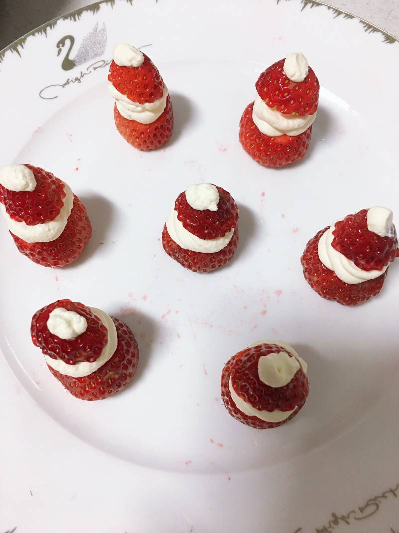 Step-by-Step Guide on How to Make Strawberry Cream Snowman