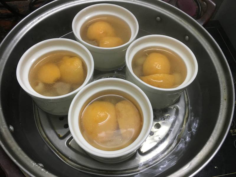 Steps for cooking Chuanbei Loquat Lean Pork Soup