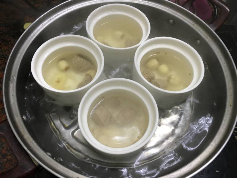 Steps for cooking Chuanbei Loquat Lean Pork Soup