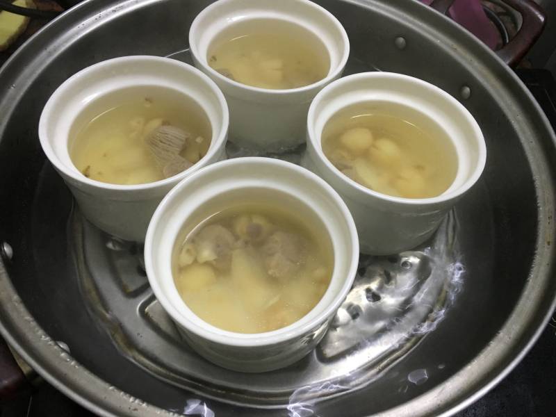 Steps for cooking Chuanbei Loquat Lean Pork Soup