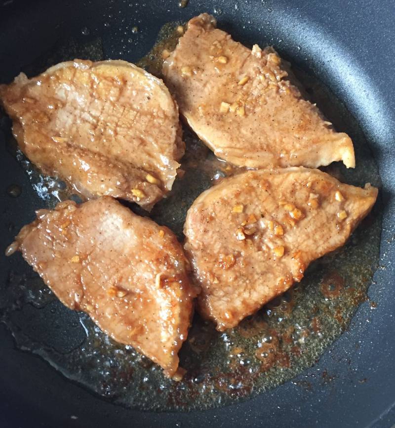 Steps for Making Pan-fried Pork Chop