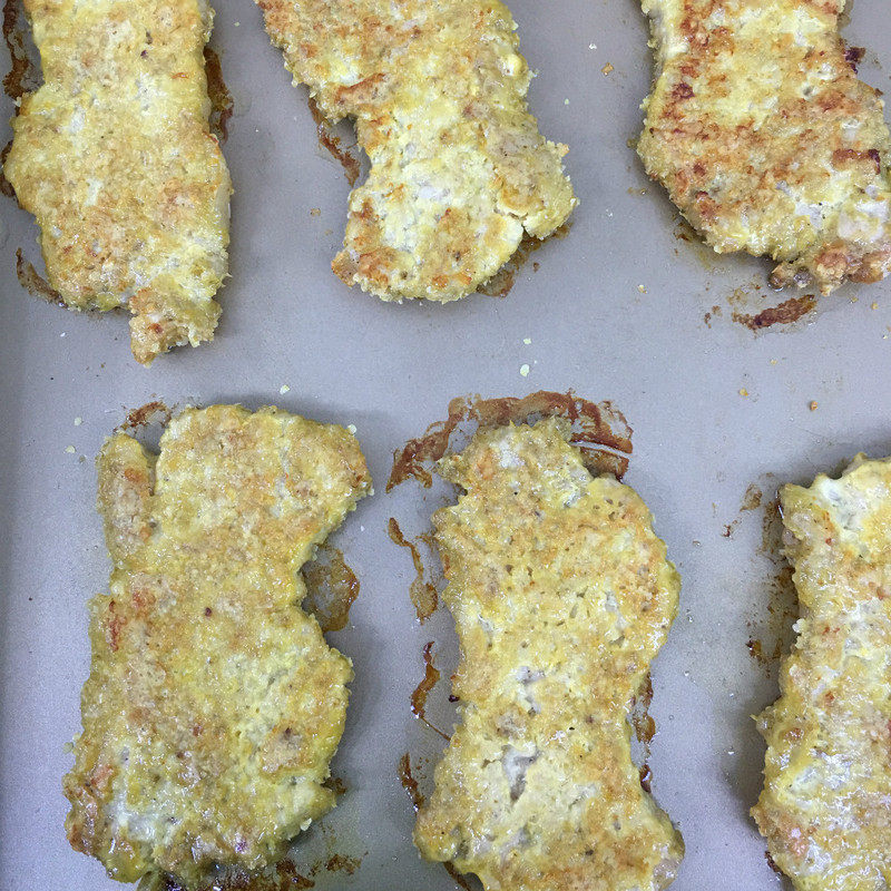 Steps for making oil-free fried pork chop