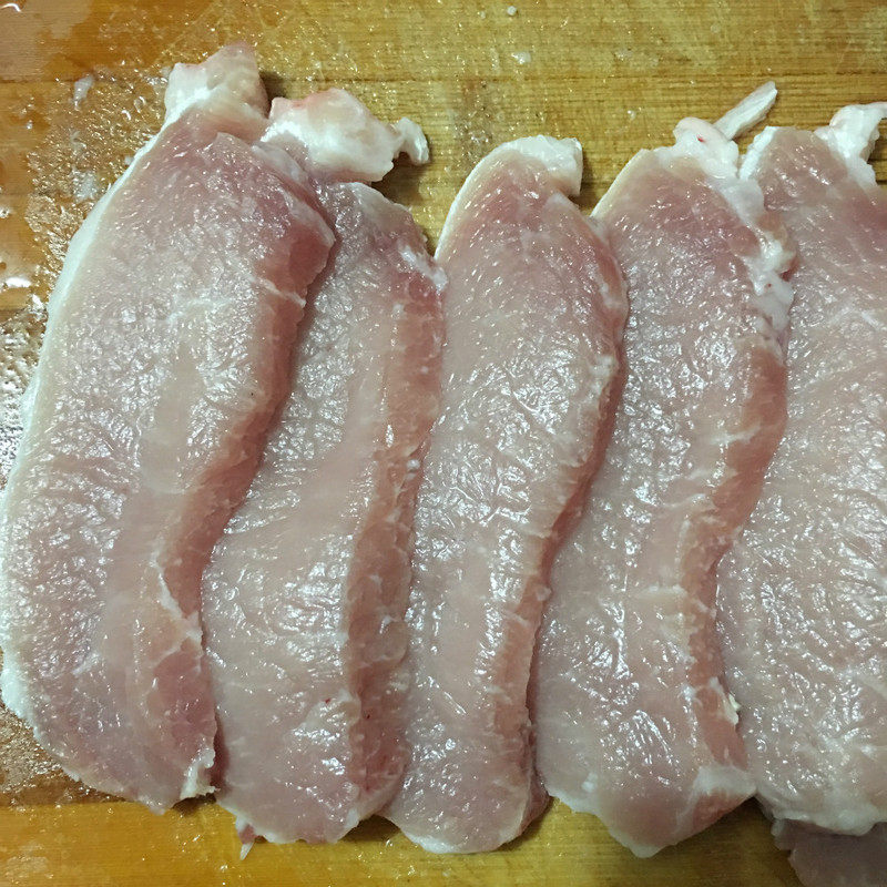 Steps for making oil-free fried pork chop