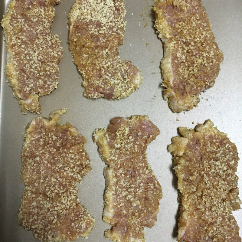 Steps for making oil-free fried pork chop