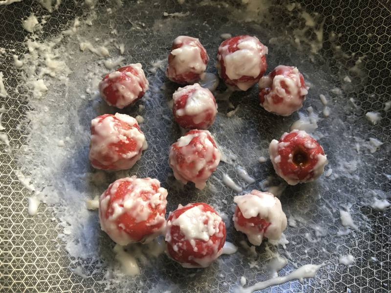 Steps for Cooking Hawthorn Candy Snowball