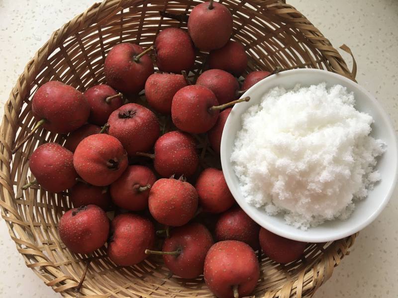 Steps for Cooking Hawthorn Candy Snowball